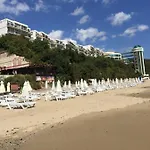 Private 156 In Prestige Apartment *